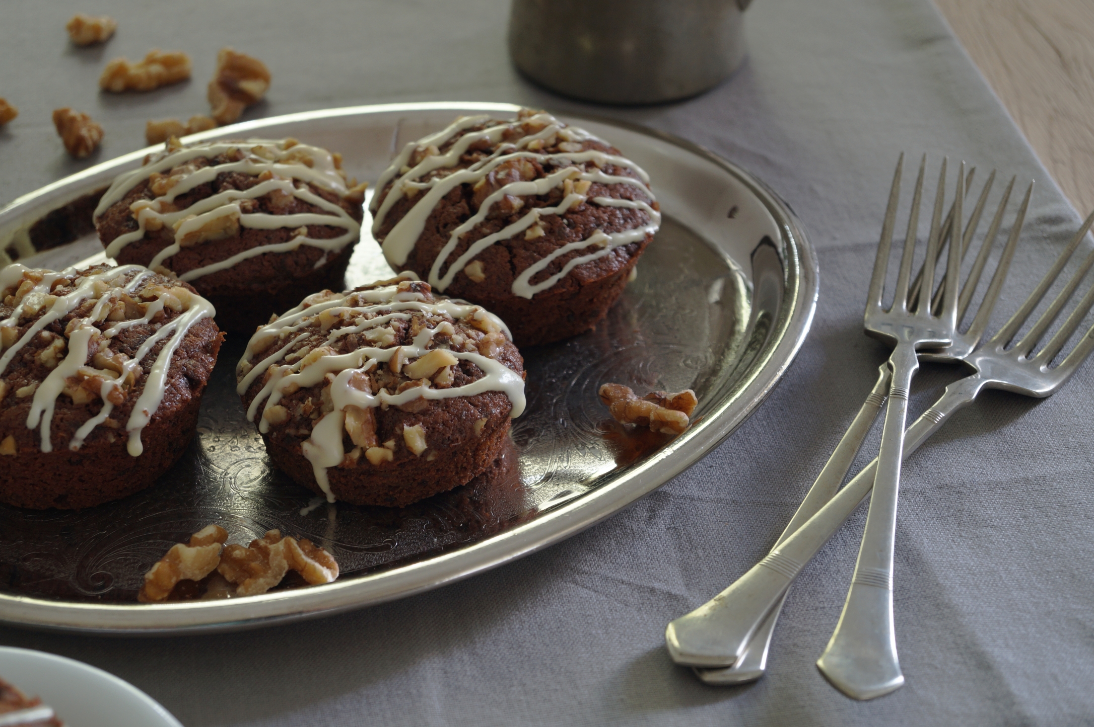 Schoko-Zucchini Muffins mit Walnüssen und weißer Schokolade – Patricia ...